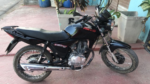 UMA MOTO.