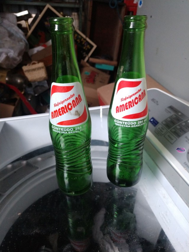 Duas garrafas antigas refrigerante  - Foto 3