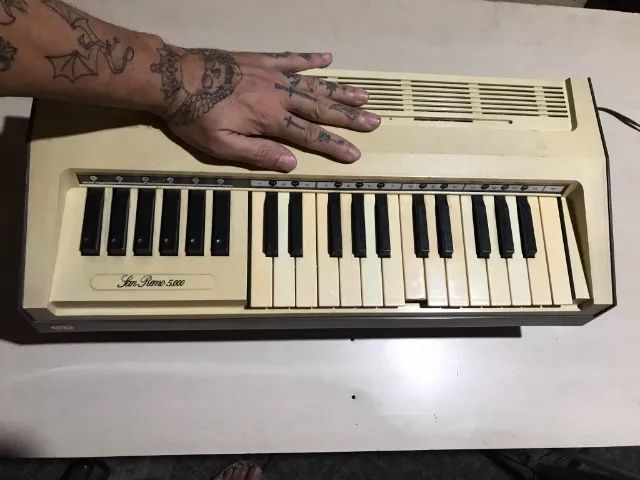 Teclado Piano antigo Hering, infantil, bom estado, Não