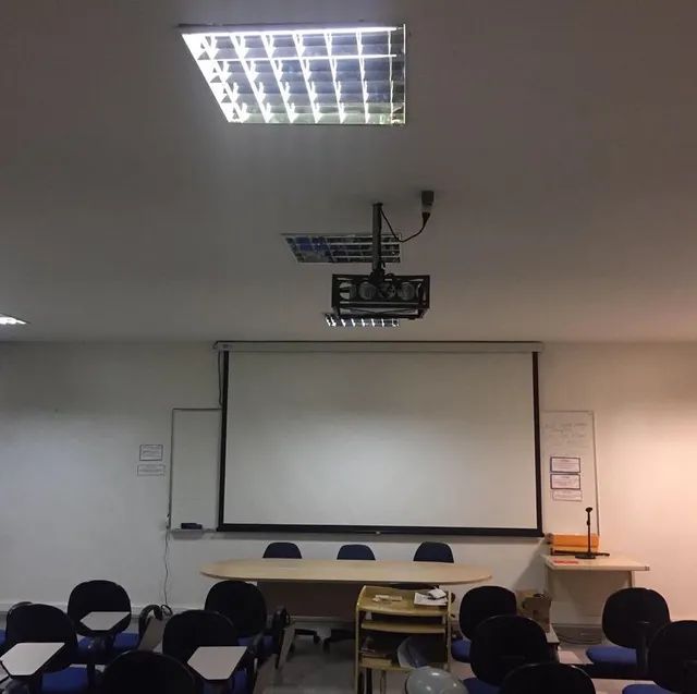 Instalação de tela e projetor  - Foto 2