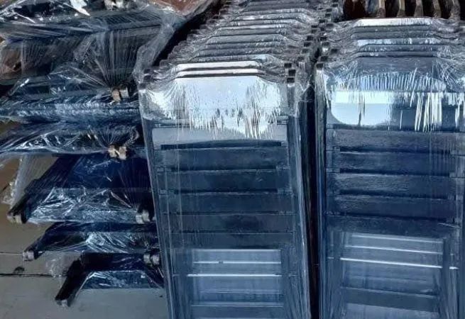 7 jogos de mesa Cadeiras dobráveis de madeira para restaurante - Foto 2