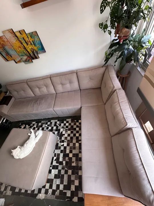 Sofá de canto em L modular suede beje com puff - Foto 3