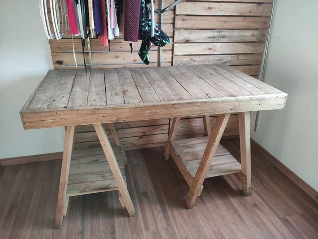 Mesa e Painel Canaleta em Pino para Loja Estoque