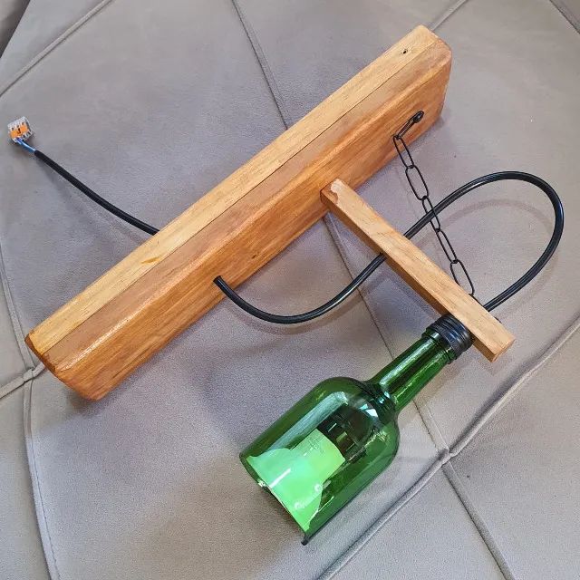 Linda luminária de parede com garrafa de vinho - Foto 2