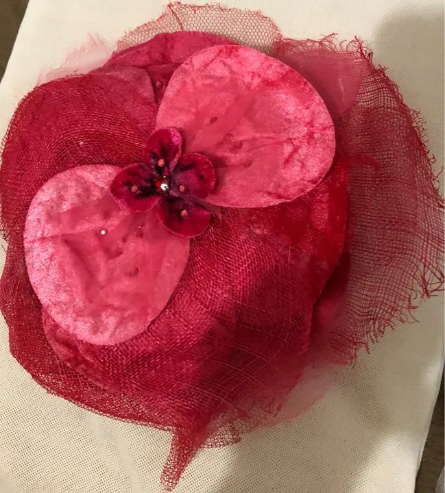 2 Chapéus  de pena e renda rosa - Acessório de cabelo feminino - Foto 2