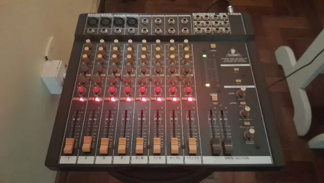 Mesa de Som Eurorack Behringer MX1602A