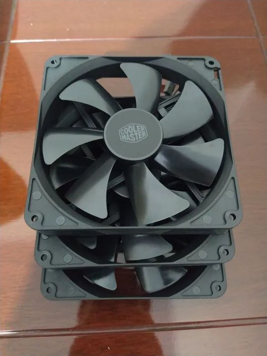 3 x Fan Cooler Master 140 mm