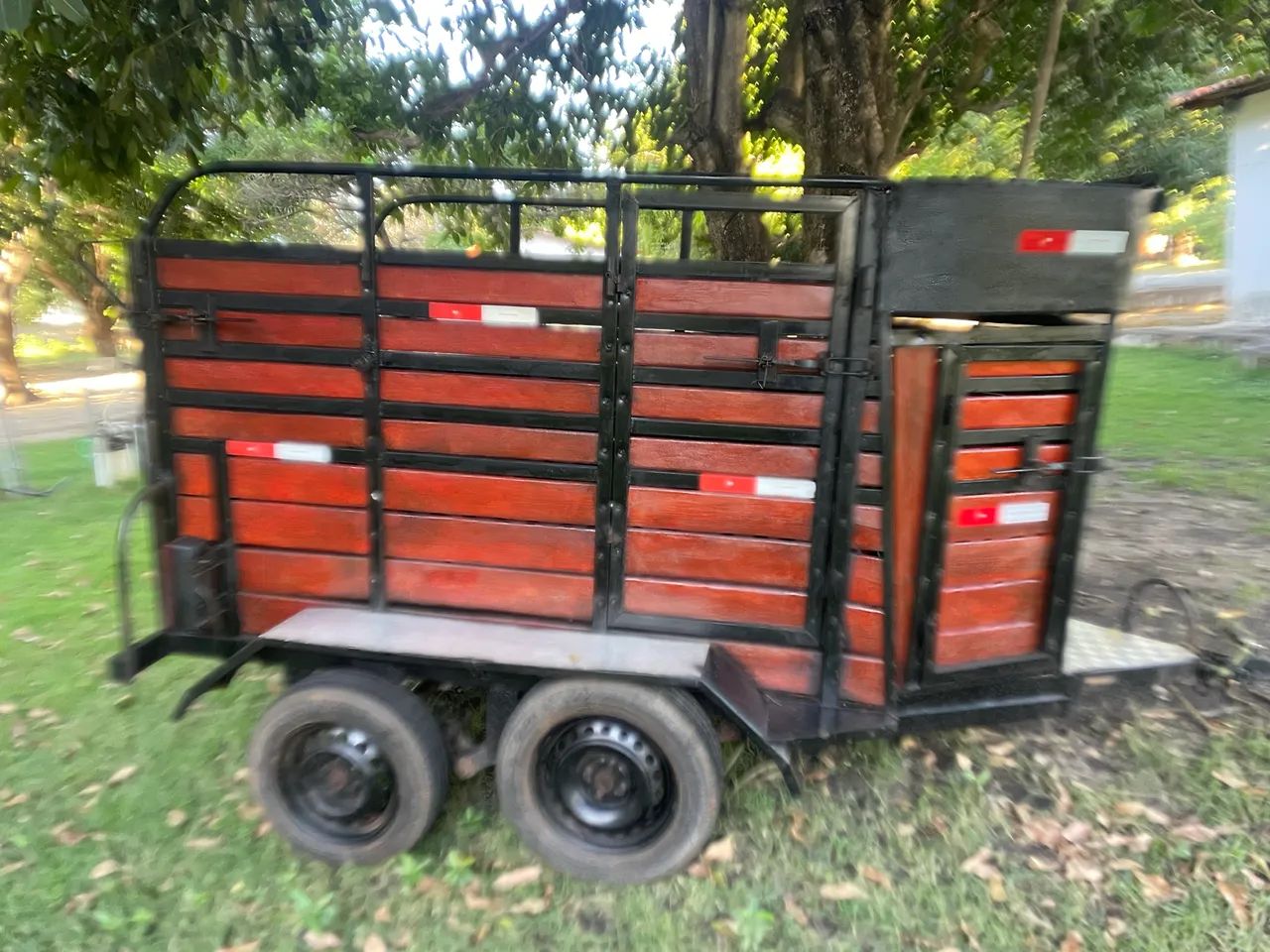 Carretinha Reboque Grande Bastante Reforçado para animais etc.. 