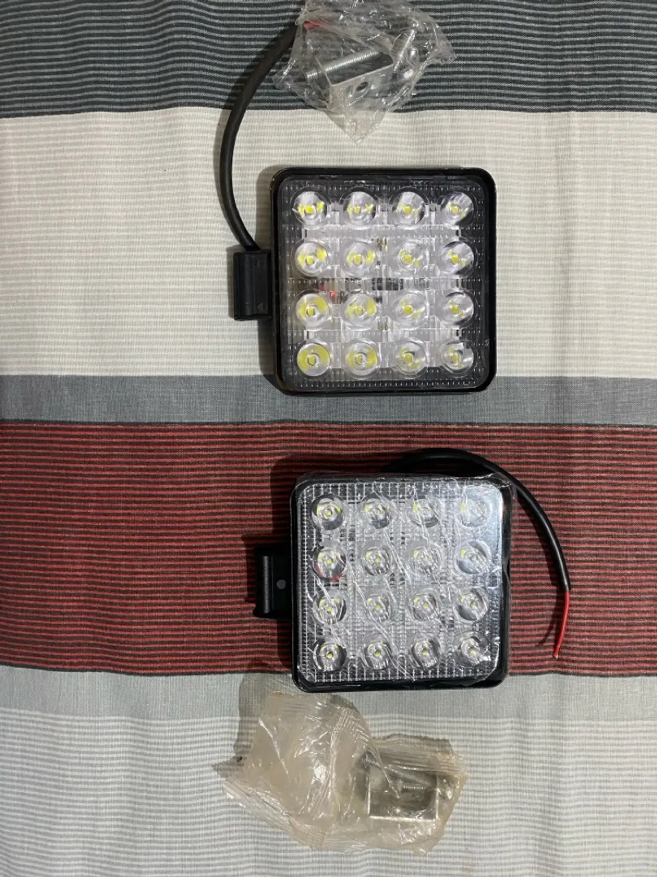 Farol LED Quadrado 16 Leds - Iluminação Potente