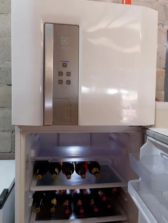Vendo geladeira Frost Free 459 litros linda linda  - Foto 3