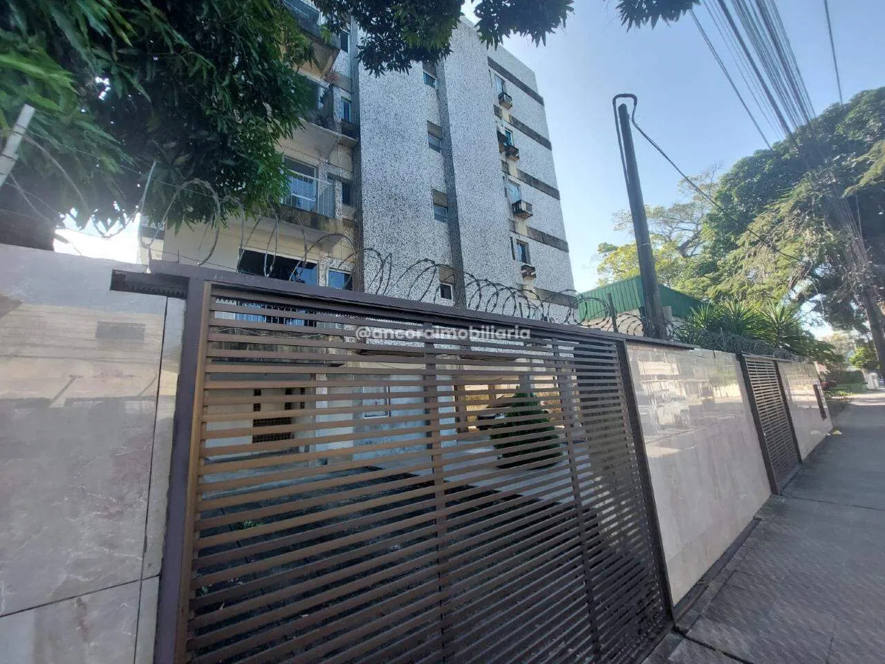 Apartamento à venda com 3 quartos, 1 suíte, 1 vaga, no Engenho do Meio - Recife/PE