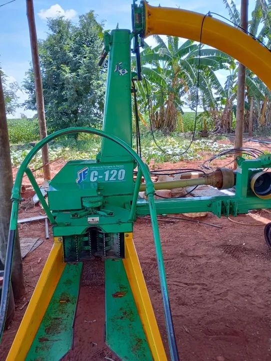 Ensiladeira JF C-120