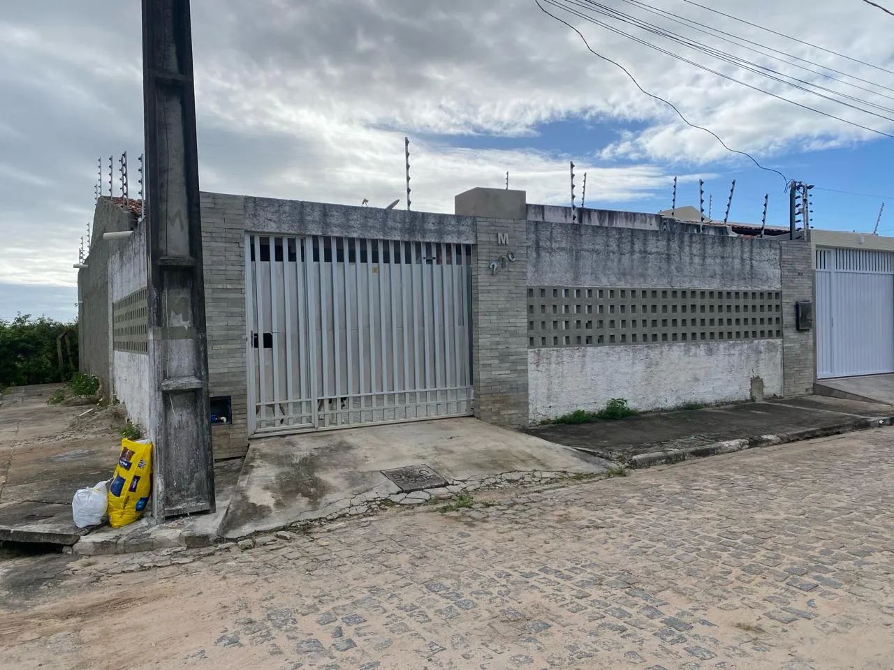Casa com 2/4, 01 suite com clouset em Aruana - Aracaju - SE