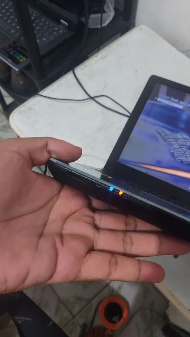 Notebook Compacto para Jogos e Trabalho