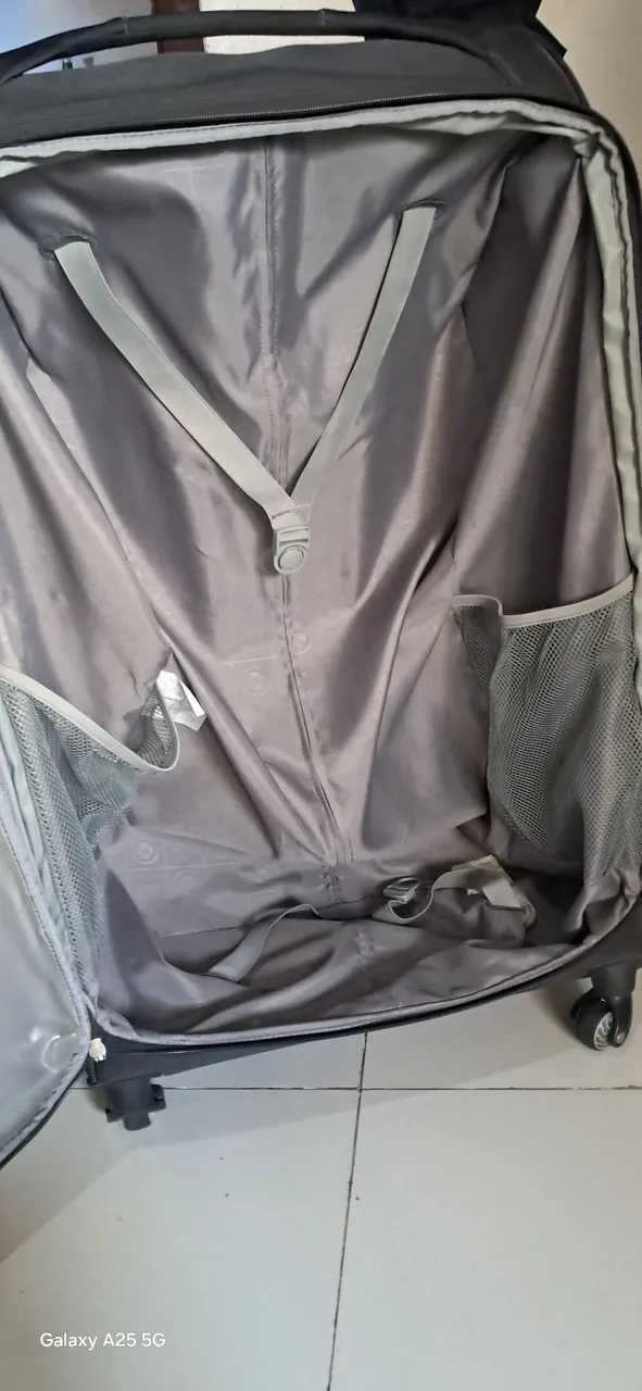 Mala de viagem com ótimo espaço interno
