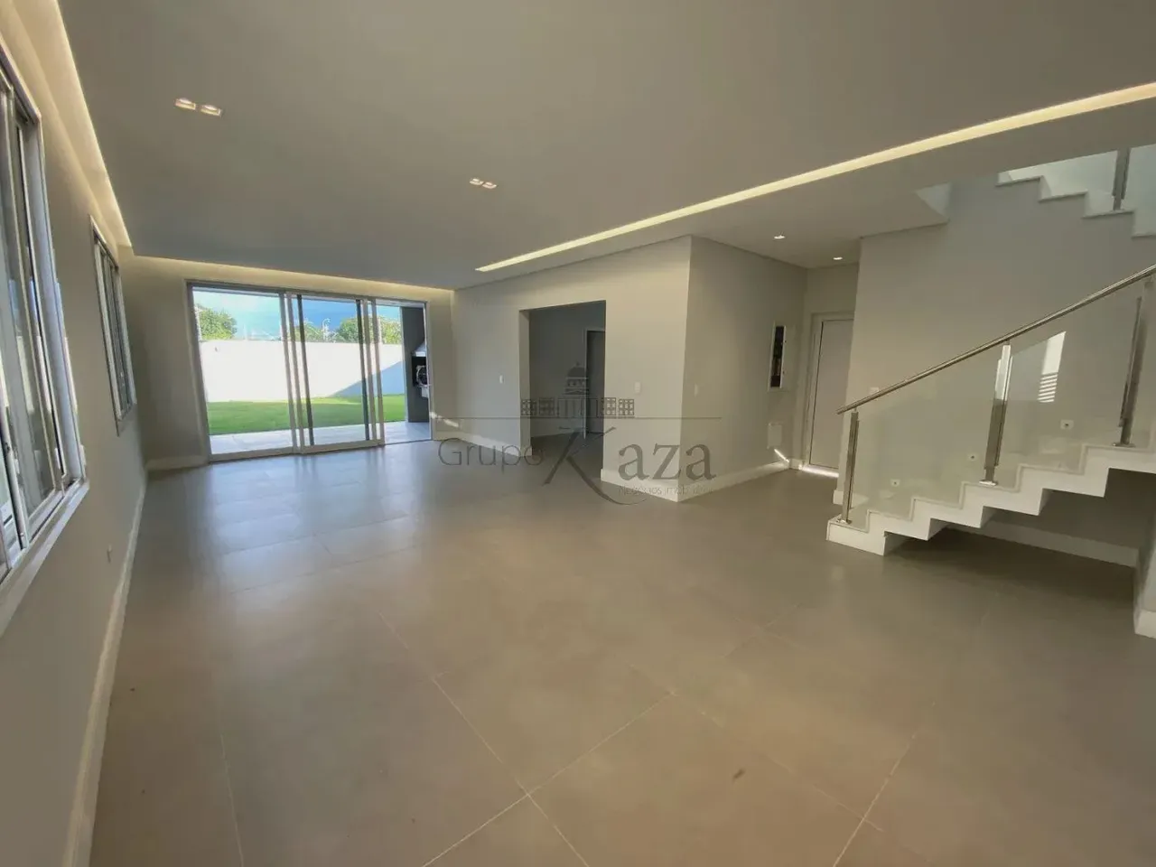 Casa em Condomínio - Jardim do Golfe - 279m².