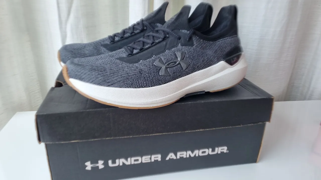 Tênis de Corrida Under Armour Charged hit