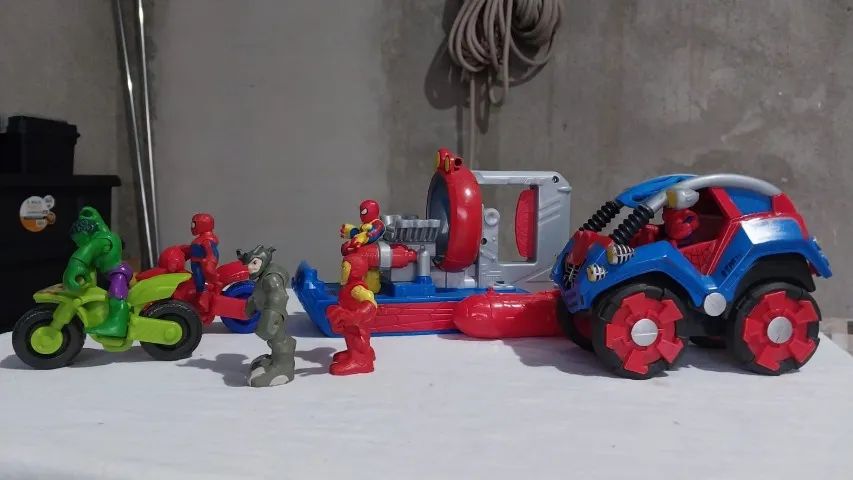 Lote Hasbro - Homem Aranha e equipamentos + amigos  - Foto 5