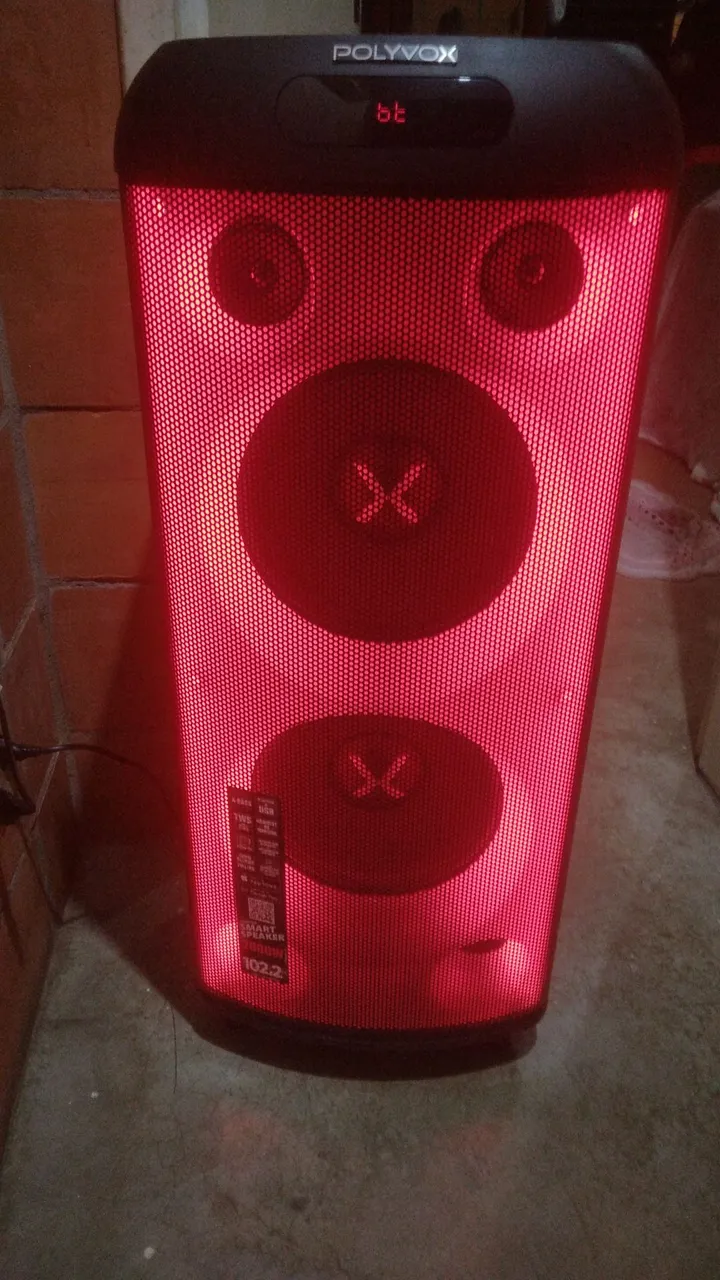 Vendo uma caixa de som semi nova no valor justo da polyvox