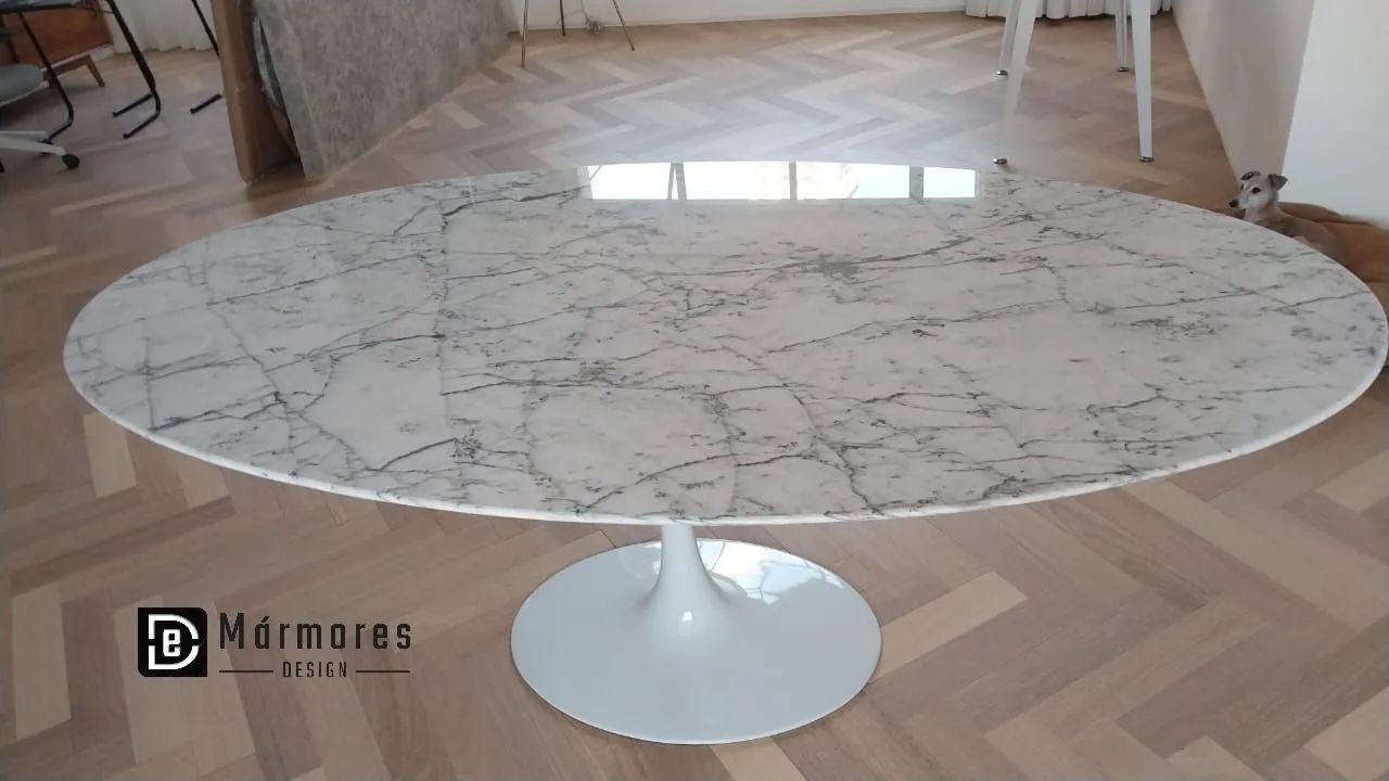 Mesa saarinen mármore carrara 