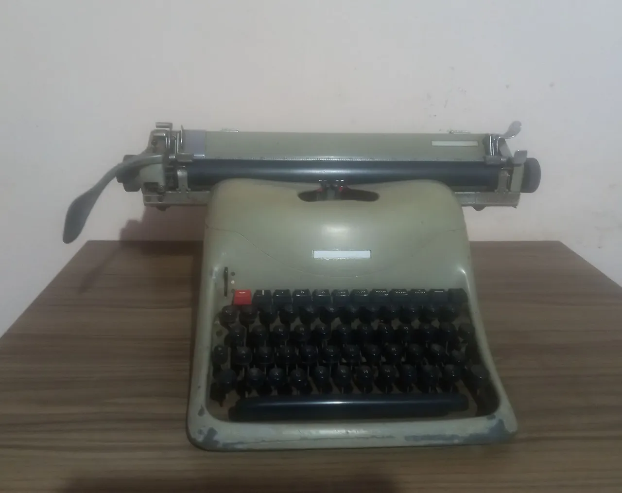 Máquina de Escrever Clássica - Perfeita para Colecionadores!