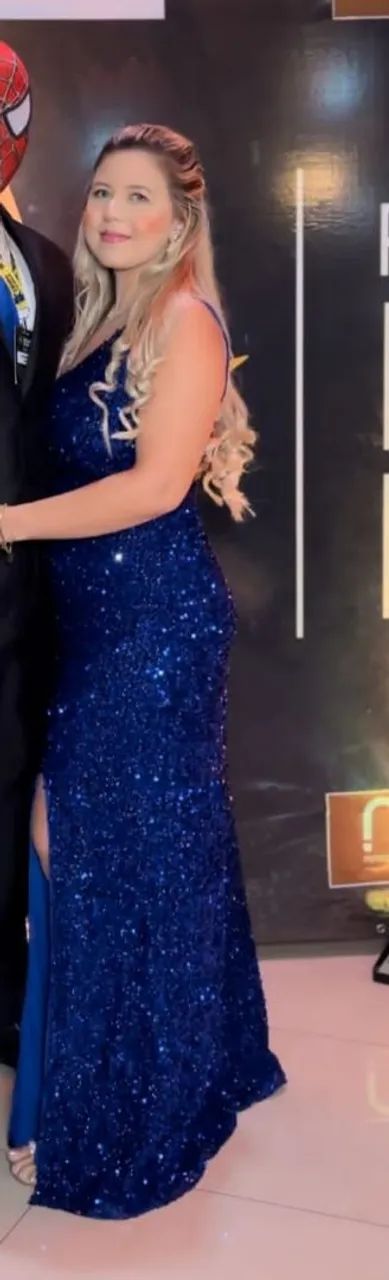Vestido de festa azul royal com brilho e fenda - Foto 3