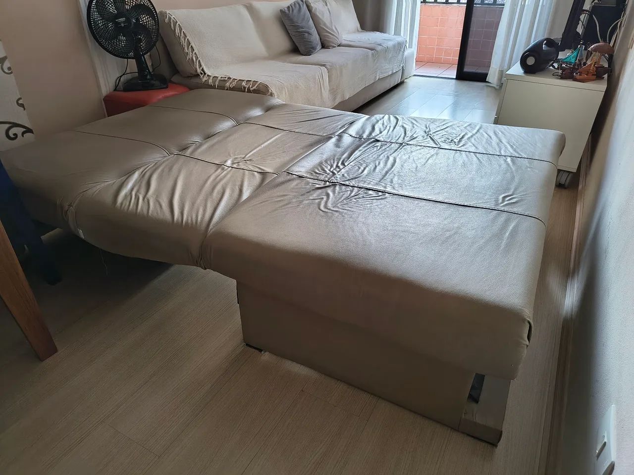 Sofá-Cama Tok&Stok 2 lugares Courino Bege - Boyd - Foto 3