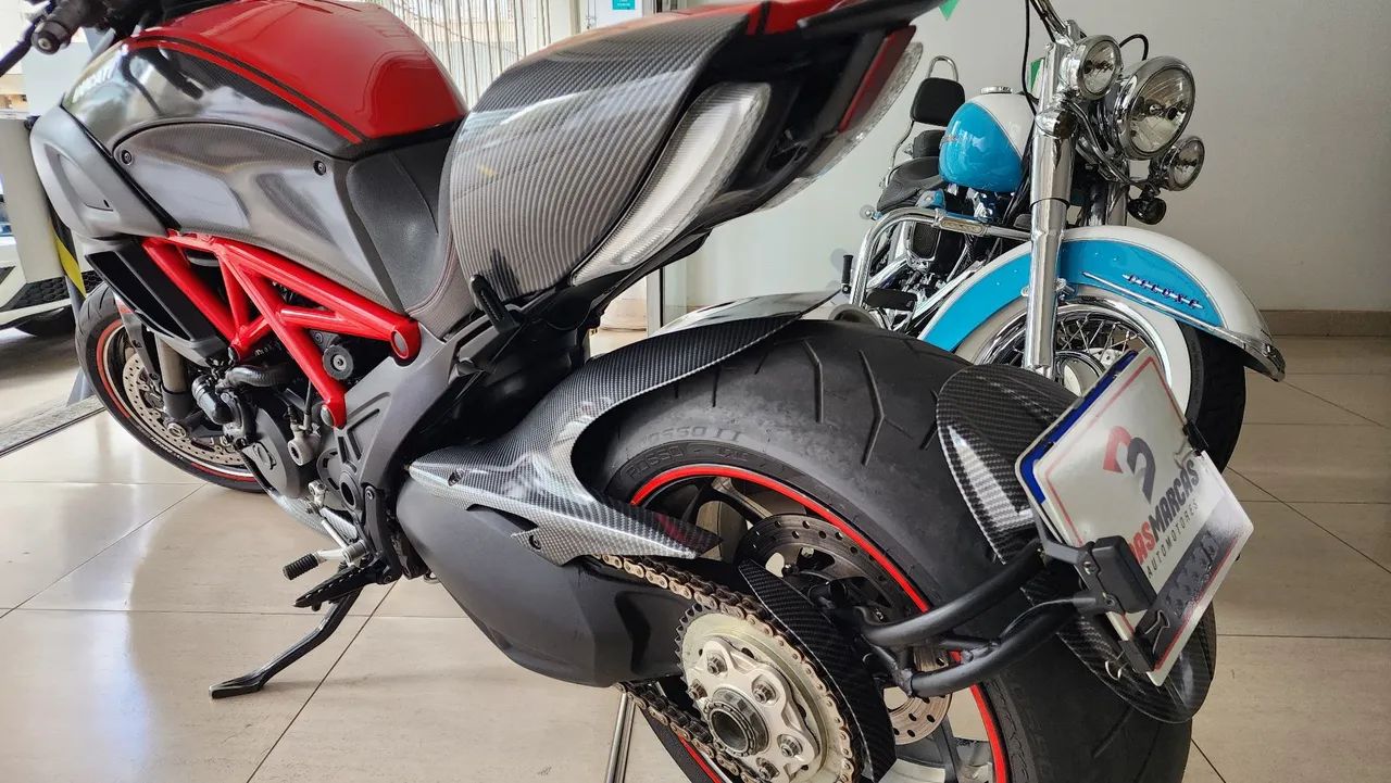 Ducati Diavel Carbon 2013/2013 - Foto 6