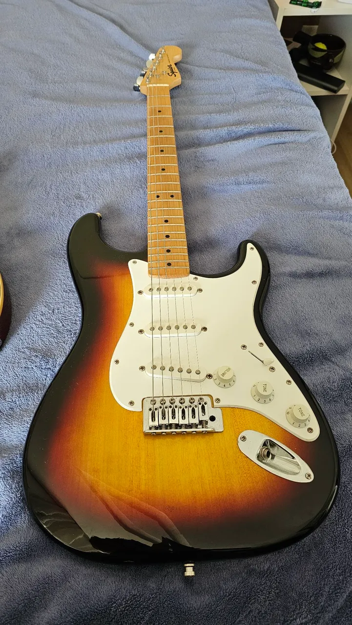Guitarra Squier by fender Stratocaster