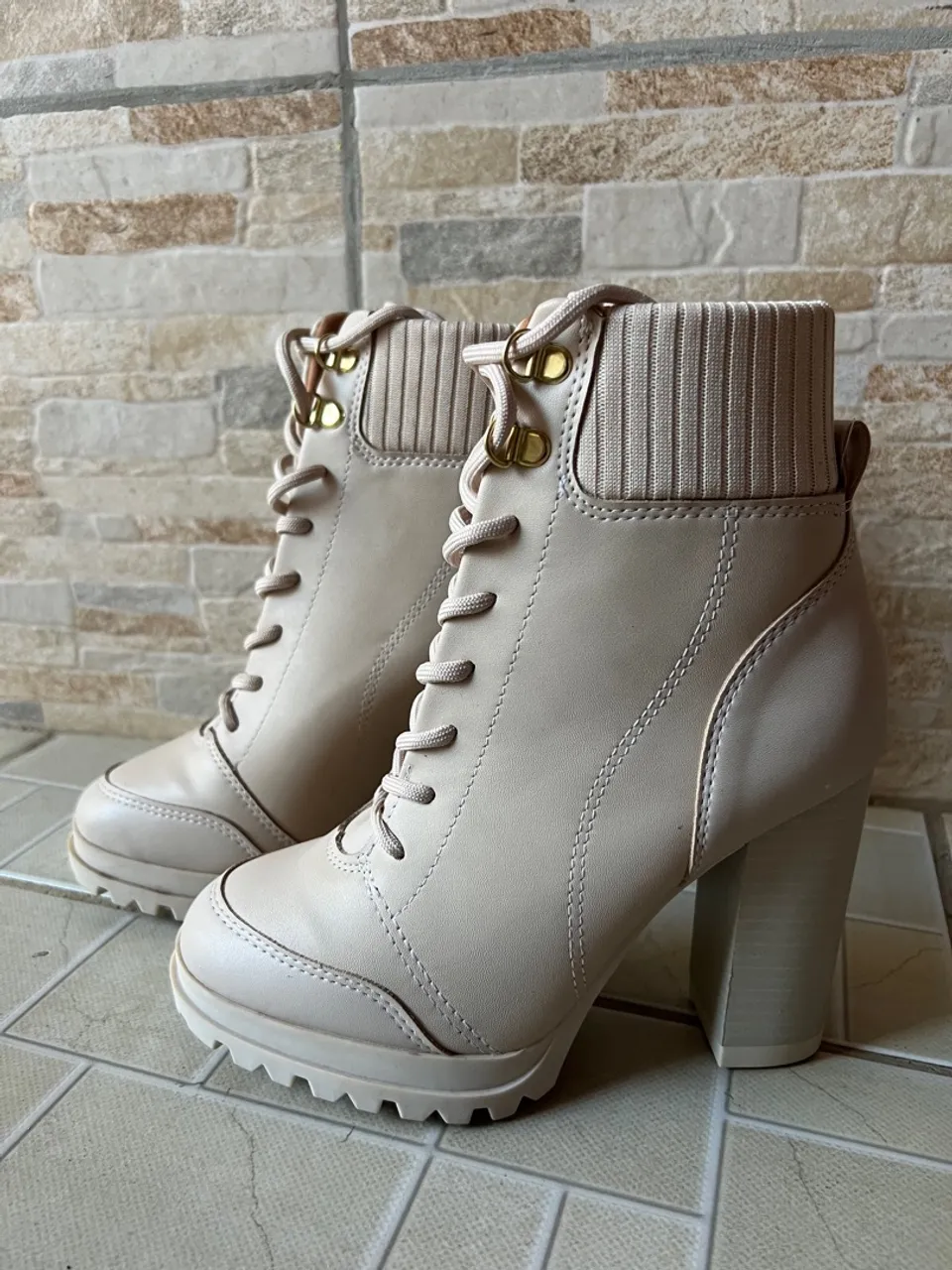 Bota Feminina Bege Salto Bloco