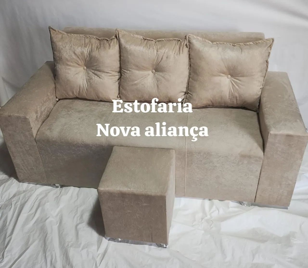 Sofa de 3 lugares com almofadas e puff - Foto 3