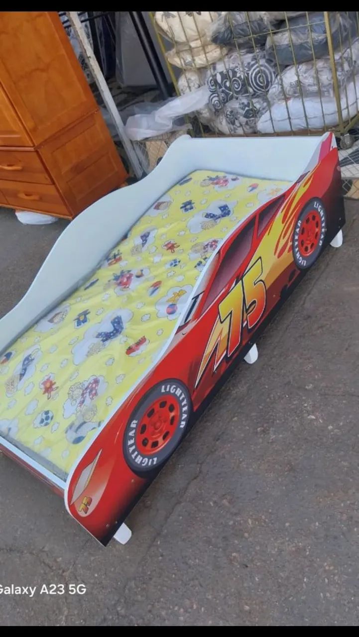 Mini cama infantil carrinho com colchão e pezinhos  - Foto 2