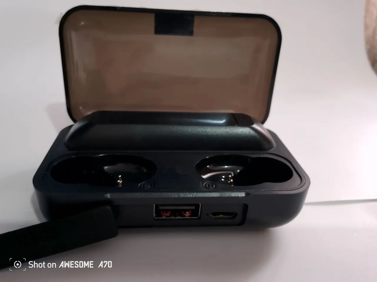 Fone de Ouvido Bluetooth com Estojo de Carregamento - Foto 2