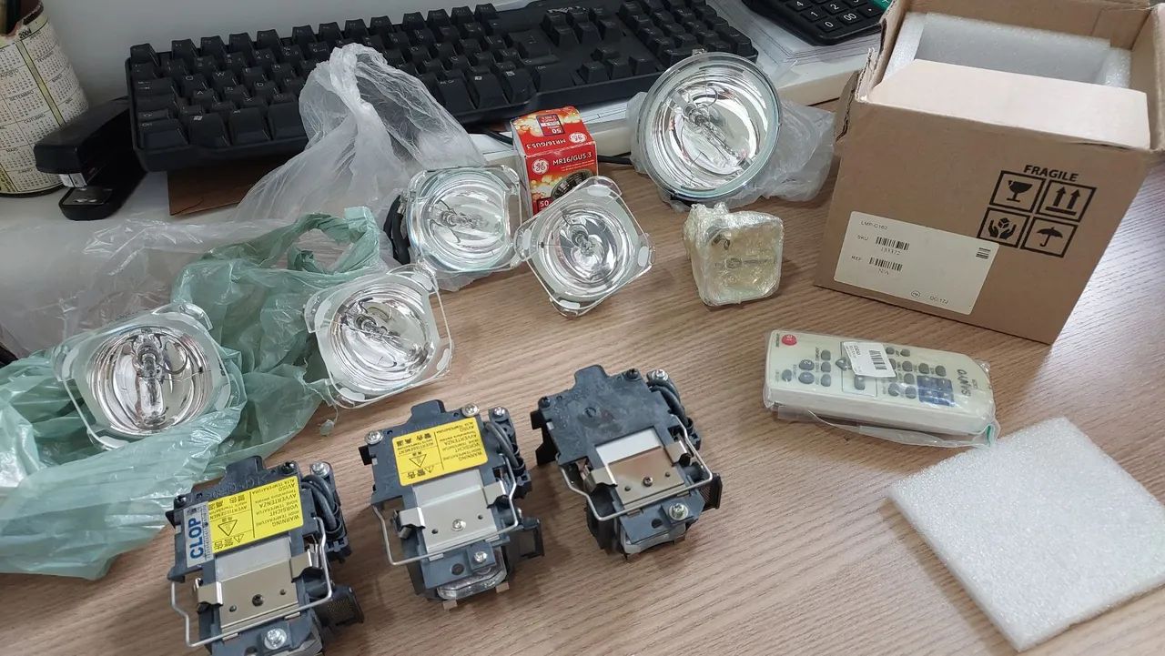 Lote de 4 Projetores - Sony, Epson e Optoma - Foto 5