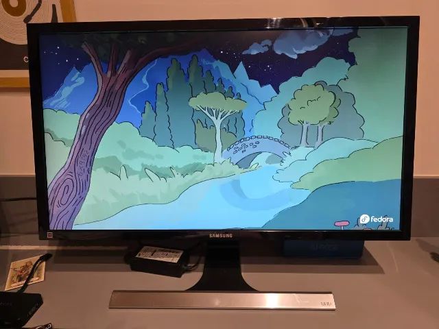 Monitor UHD 4K Samsung Série UE590, 1ms, HDMI, DP, Preto e cinza - Foto 3