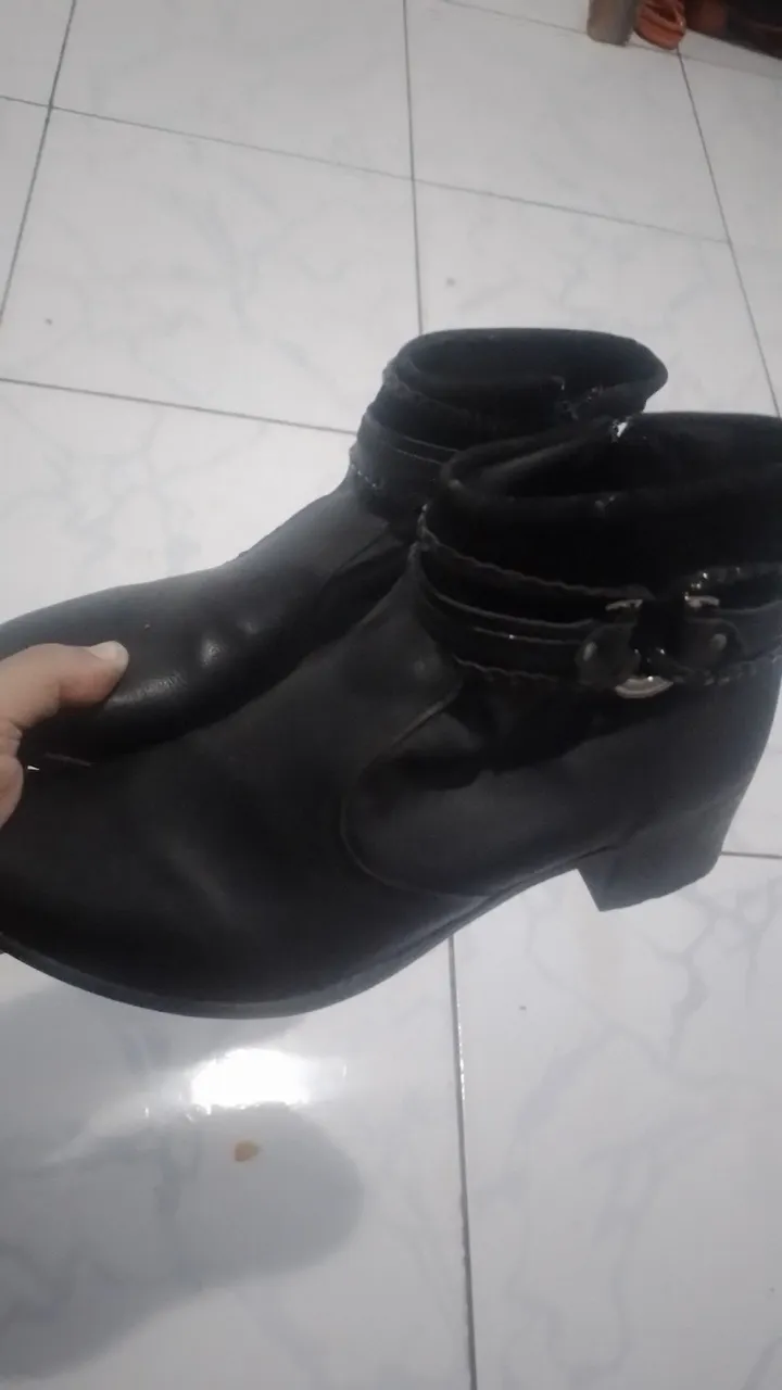Bota feminina cano curto preta
