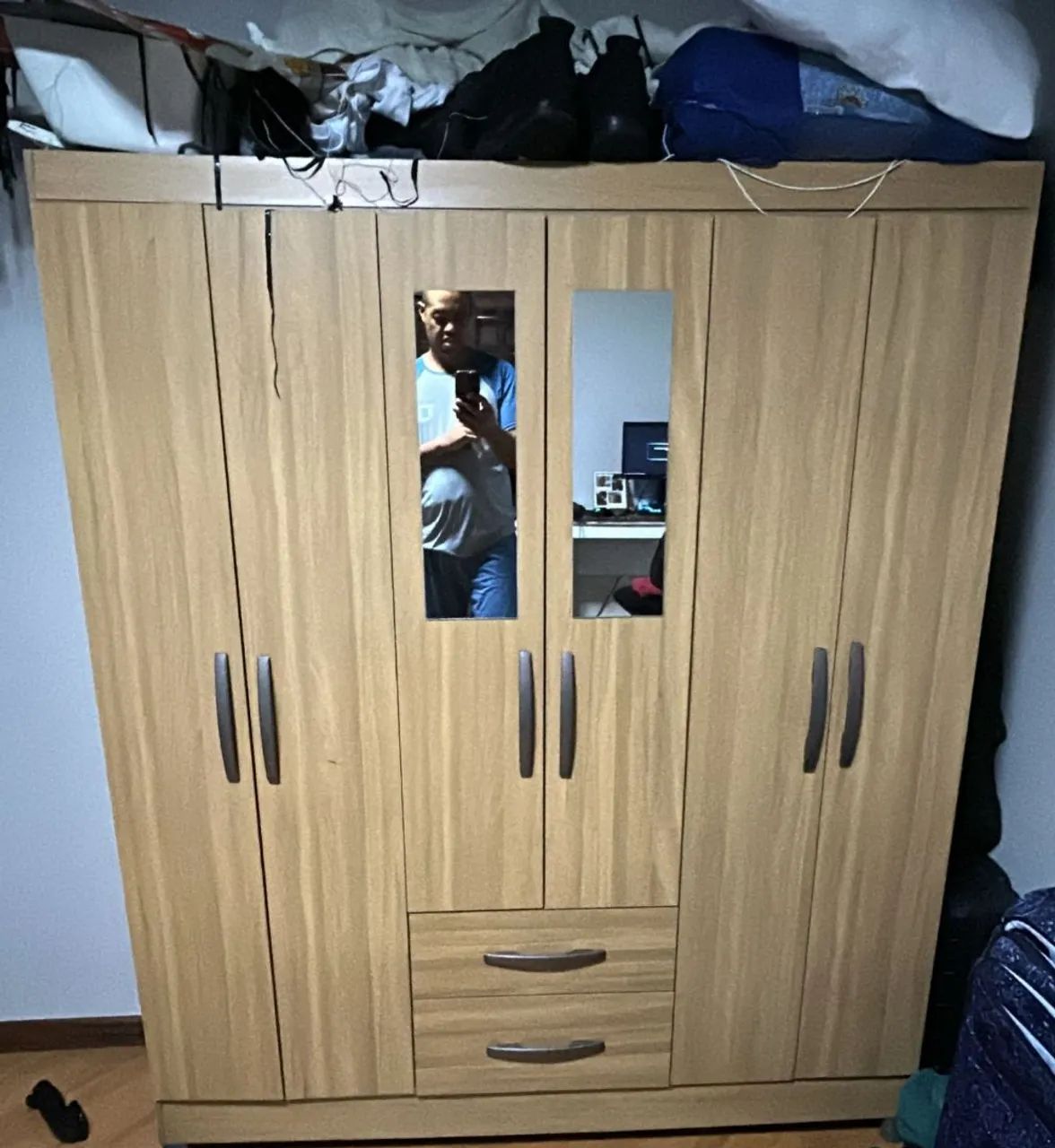 Guarda-roupa de 6 portas com espelho