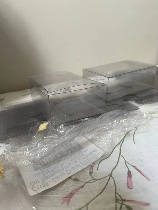 Caixa novas de Acrílico e de Papel para doces  - Foto 4
