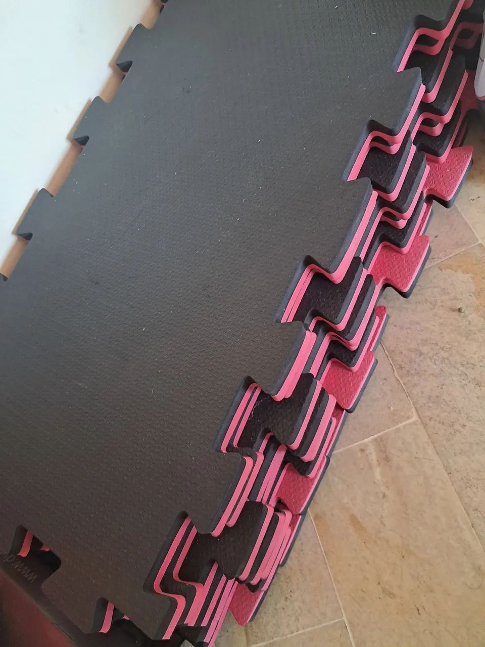 TATAME PRETO E VERMELHO (SEMI NOVO)