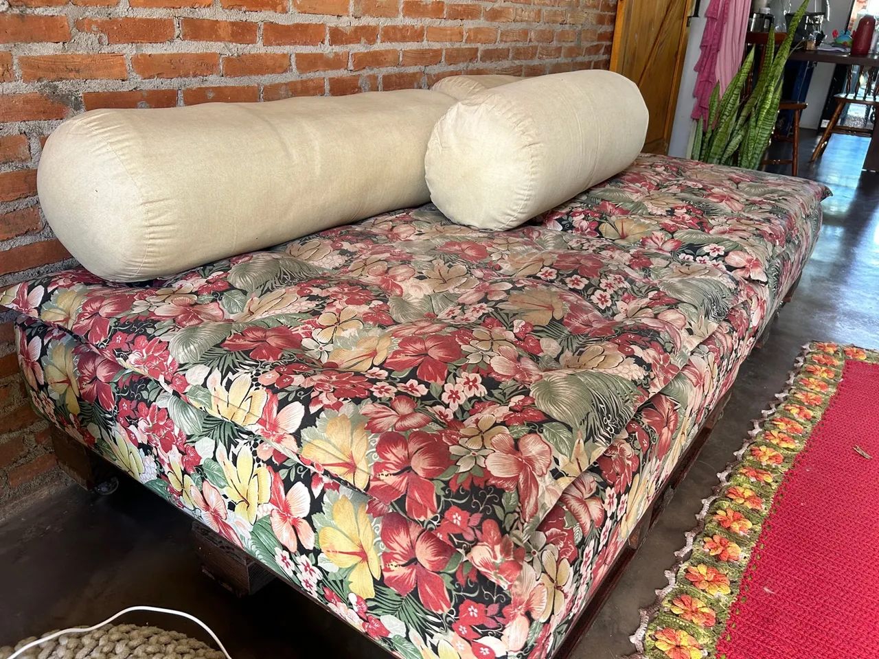Sofá de Pallet com Almofadas 360,00 aceito cartão