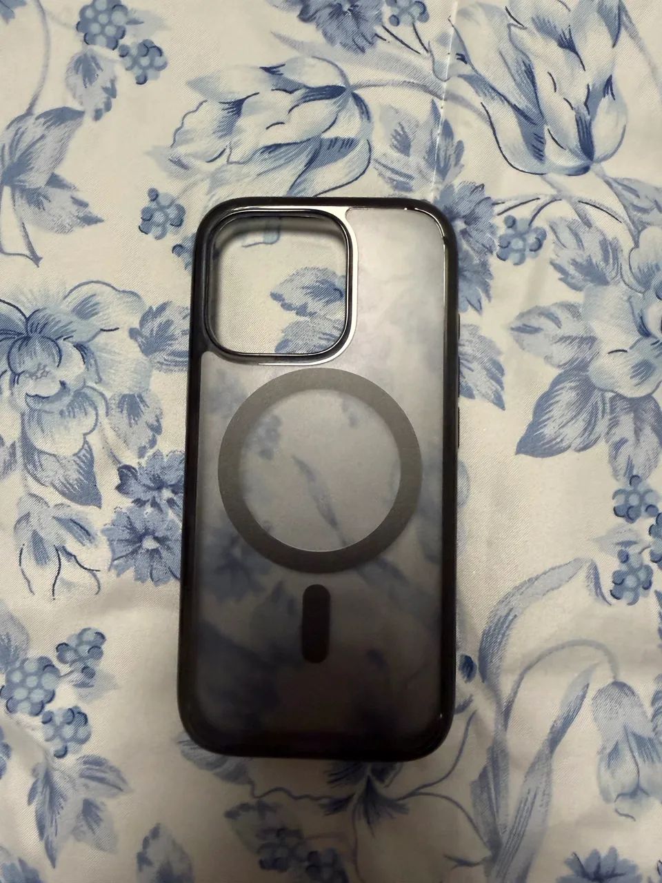 Capa Spigen iPhone 16 Pro - Preta