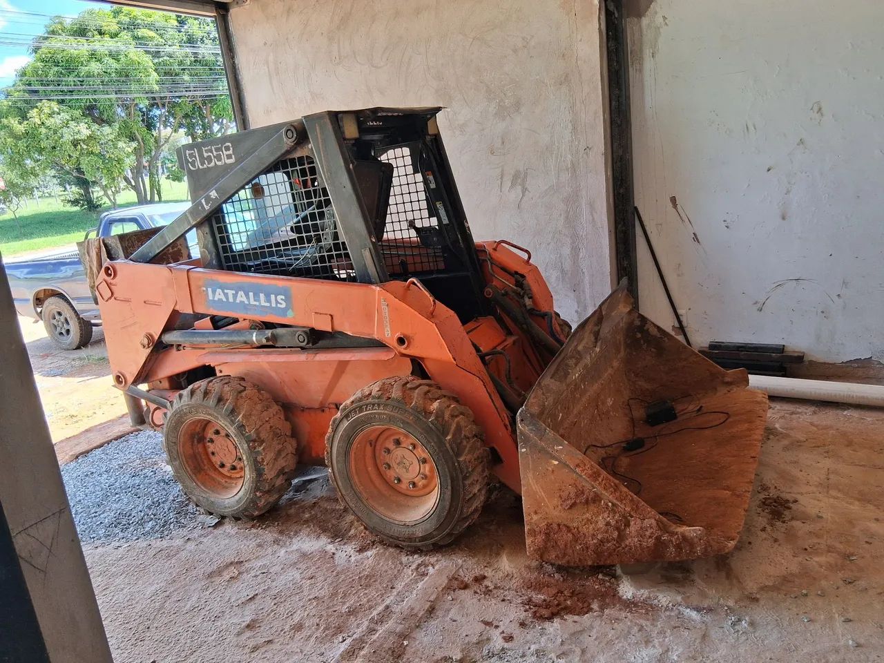  Mini carregadeira Bobcat 55 B-  Máquina de Construção - Foto 5