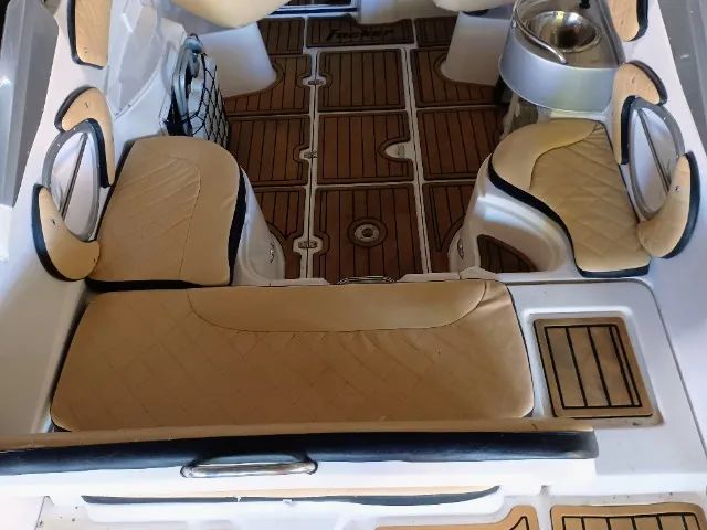 Lancha Focker com 25 Pés a Diesel    - Foto 4