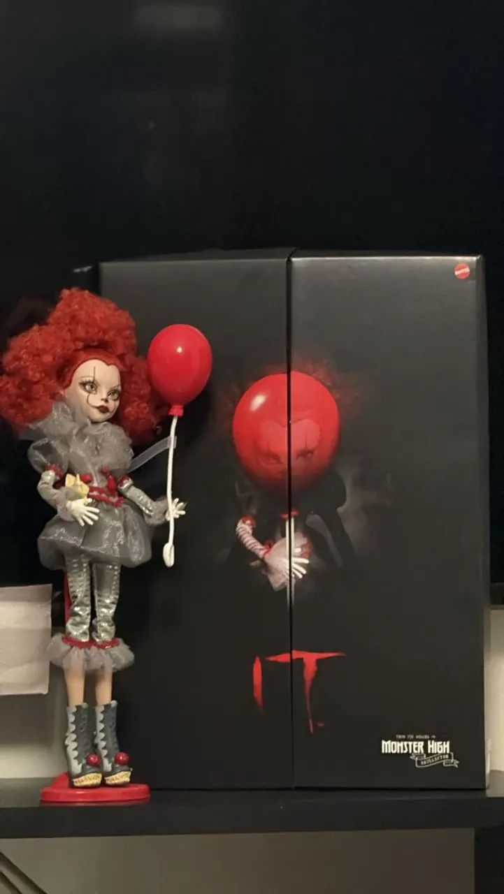 vai como na foto) boneca monster high pennywise it skullector