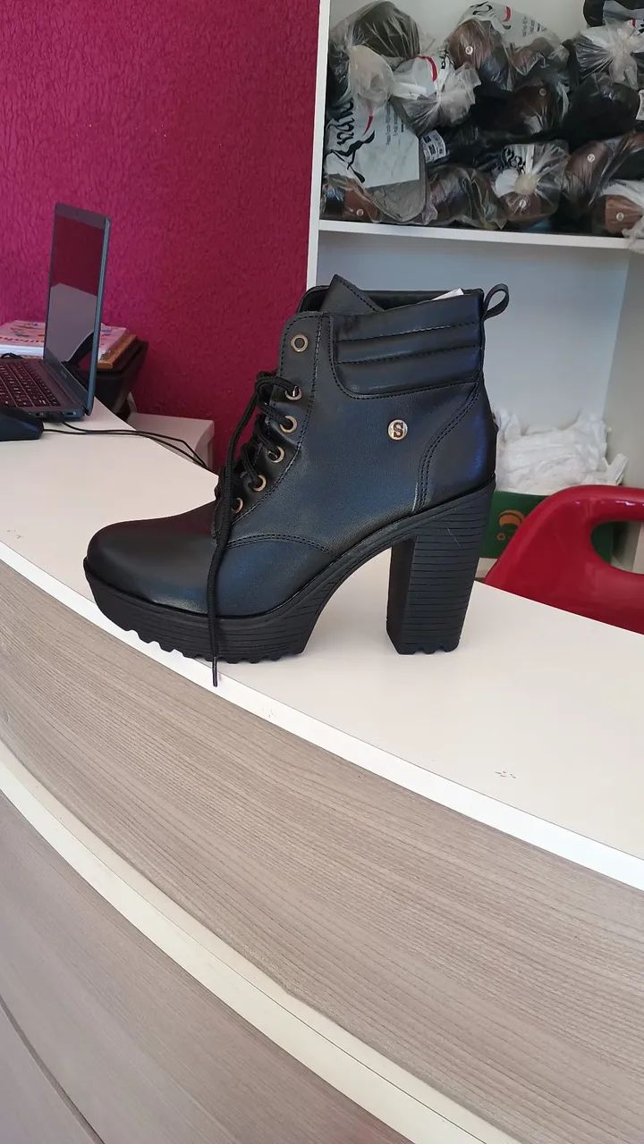Botas Feminina,e coturno masculino  - Foto 2