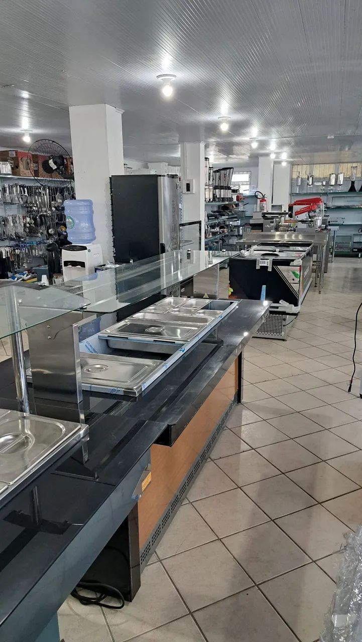 A. Balcão de Buffet Completo equipamentos em gerais