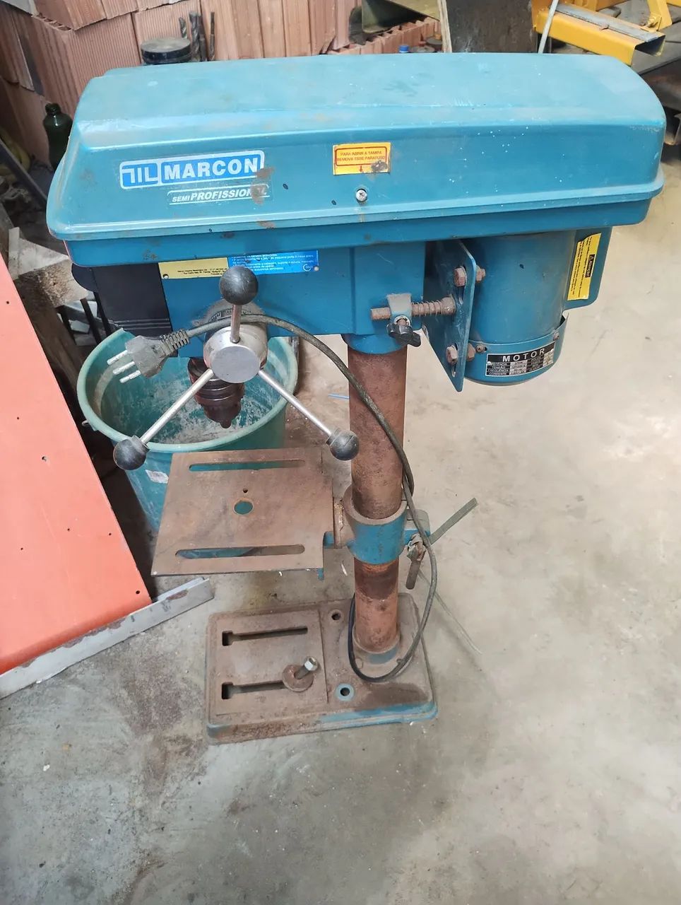 Furadeira de Bancada e Serra Makita, máquina de solda,bancada com torno,tudo ótimo estado. - Foto 5