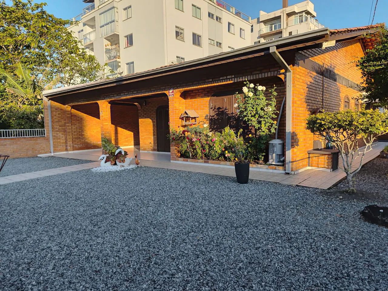 Casa para temporada a 80 metros da praia de Itaguaçu, em Santa Catarina - Foto 2