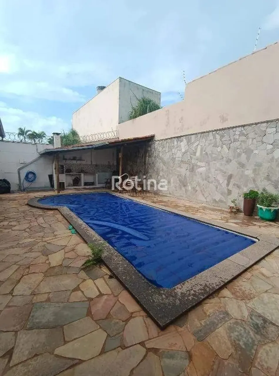Casa à venda, 3 quartos, Segismundo Pereira - Uberlândia/MG - Rotina Imobiliária