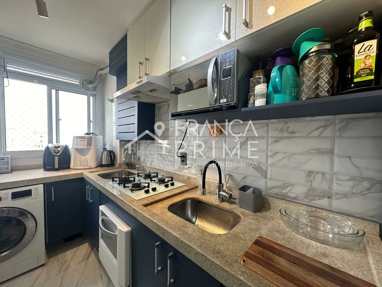 Apartamento de 44m², 2 dormitórios, armários planejados, vaga de garagem.